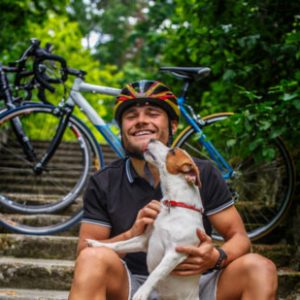 Ciclista y su perro